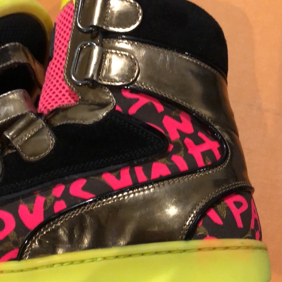 Louis Vuitton graffiti sneakers - Picture 13 of 16